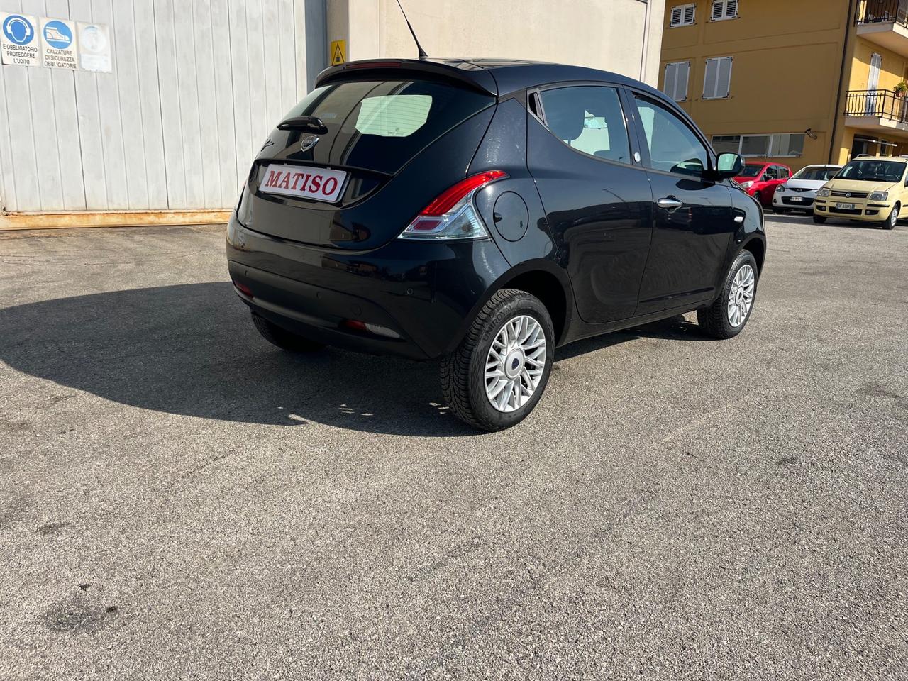 Lancia Ypsilon 0.9 TwinAir 85 CV 5 porte Metano Ecochic Gold