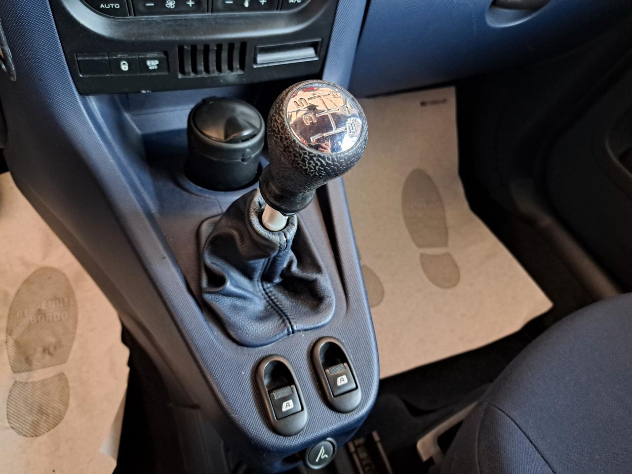 Peugeot 1007 1.4 BENZ.