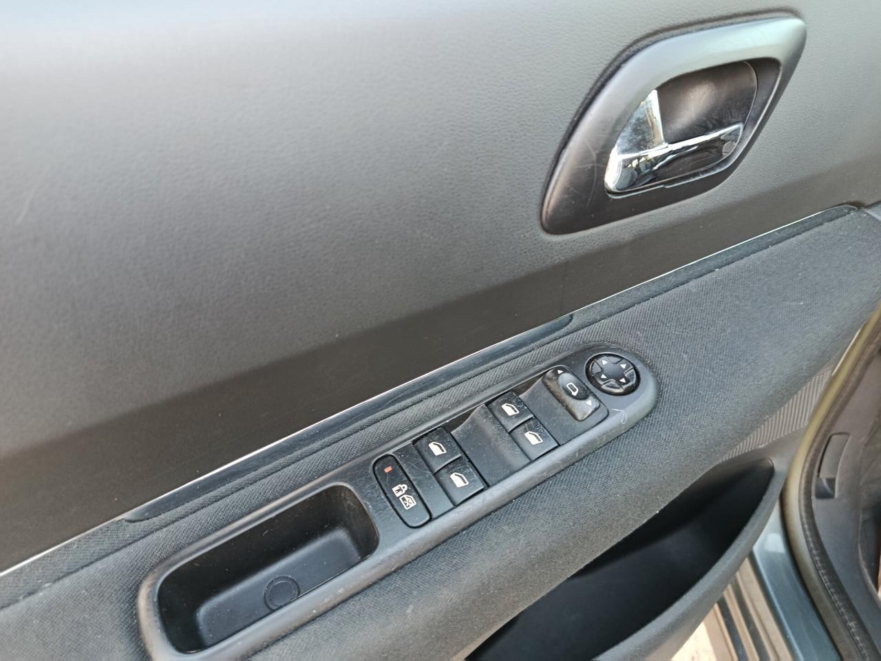 Peugeot 3008 1.6 HDi 112CV Business
