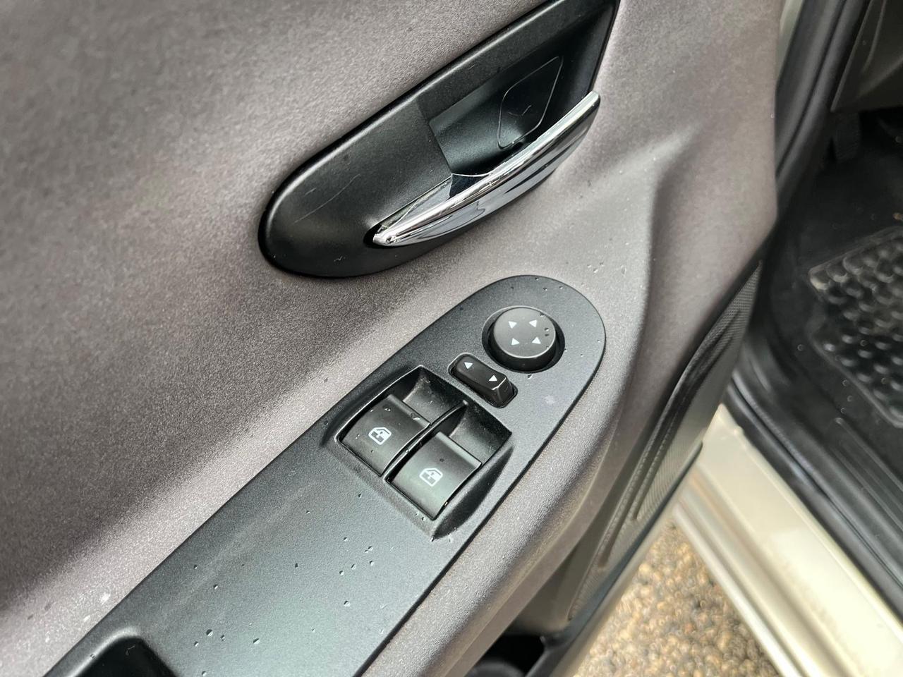 Lancia y 5P-1.2 gpl-km 130000-full-11/2011