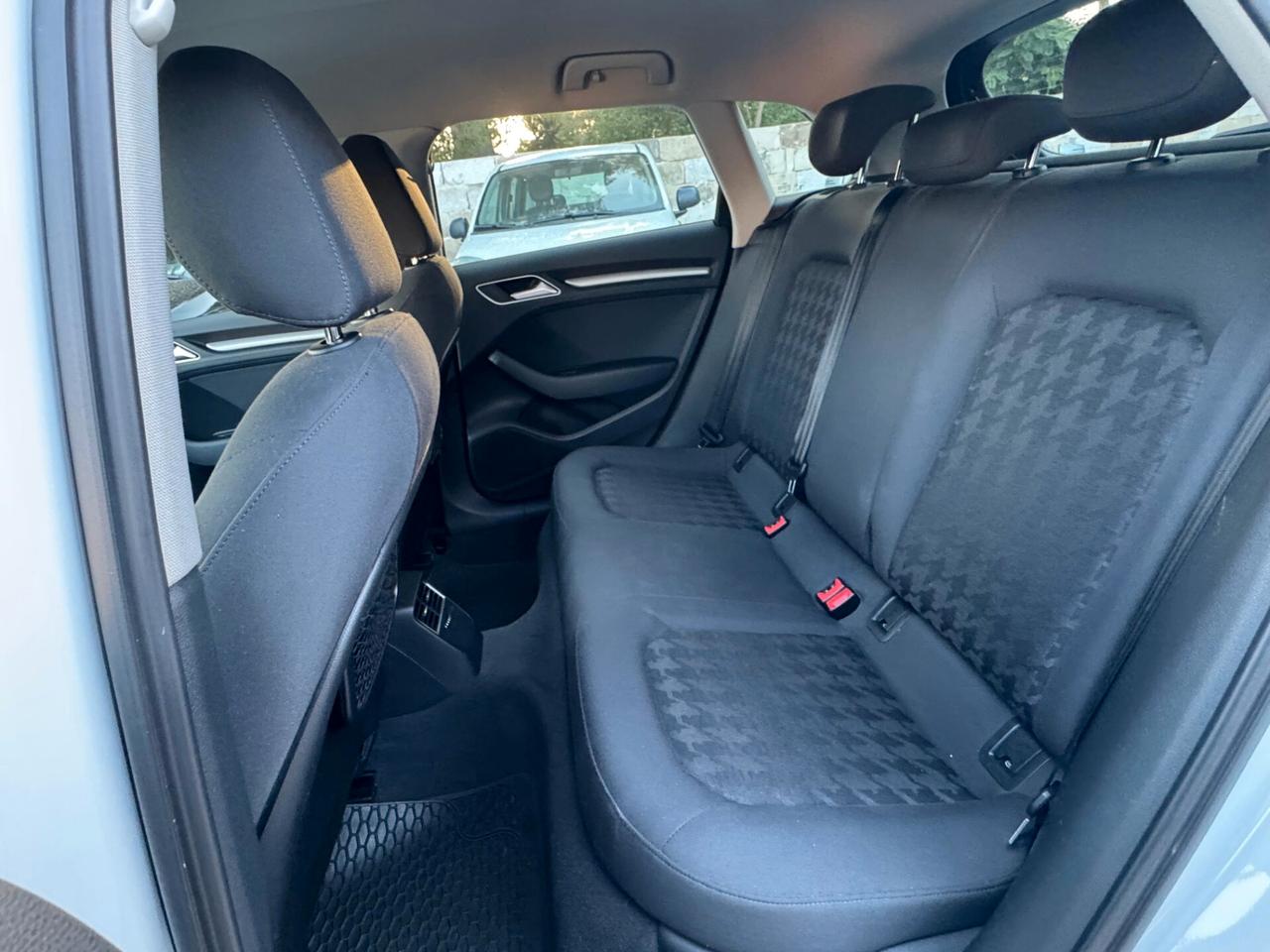 Audi A3 SPB 1.6 TDI S tronic S-Line