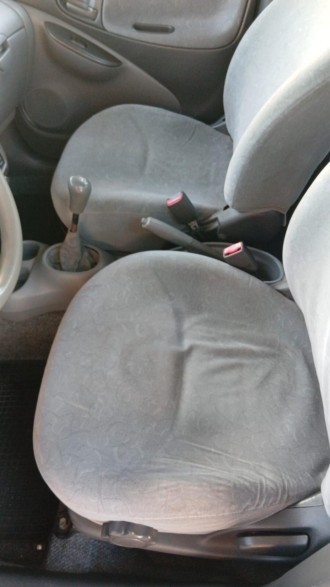 Toyota Yaris 1.0i 16V cat 5 porte Sol