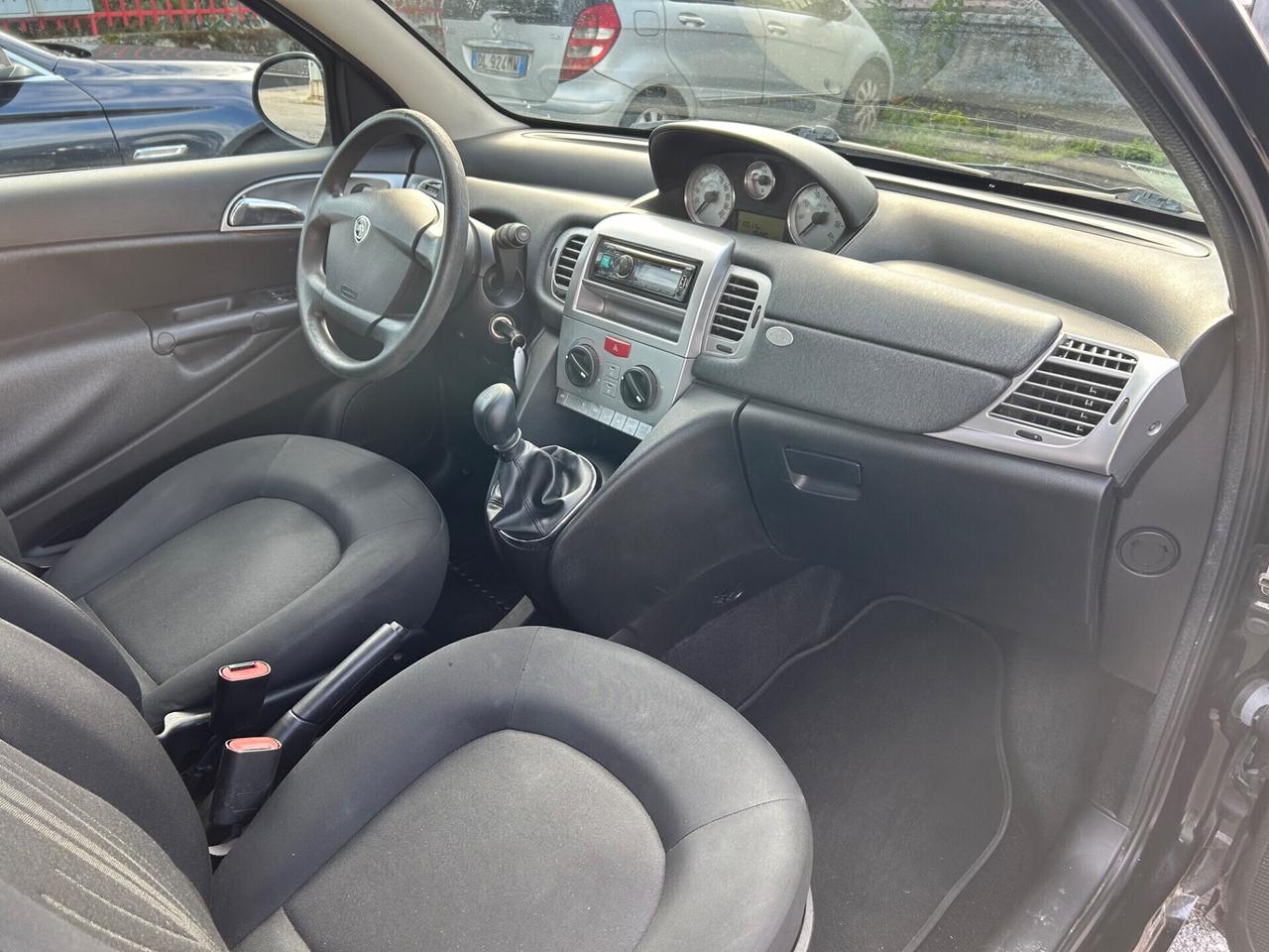 Lancia Ypsilon Elle guidabile da neopatentati