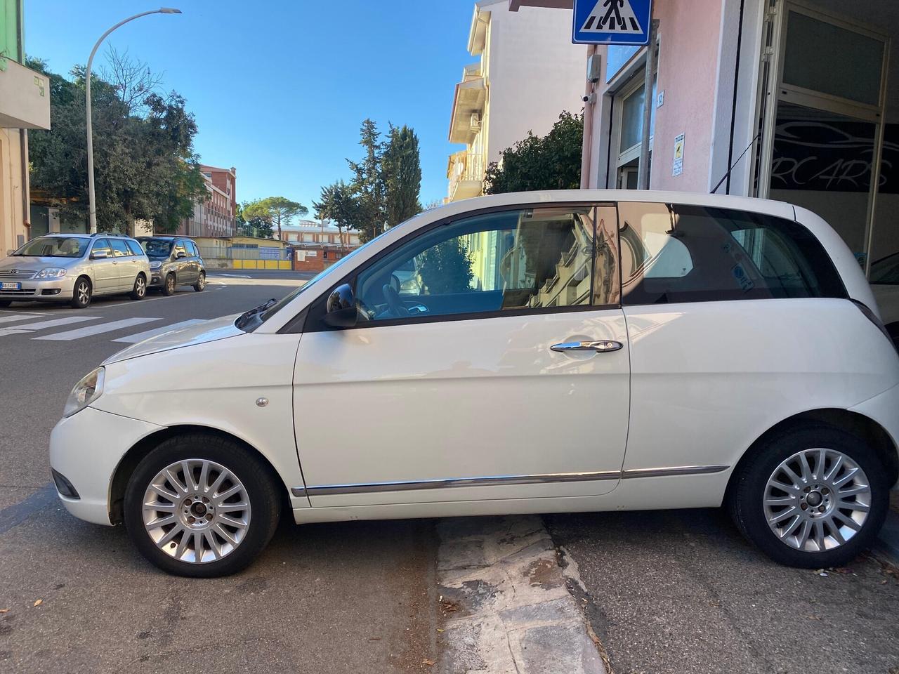 Lancia Ypsilon 1.3 MJT 16V 95 CV 5 porte S&S Silver