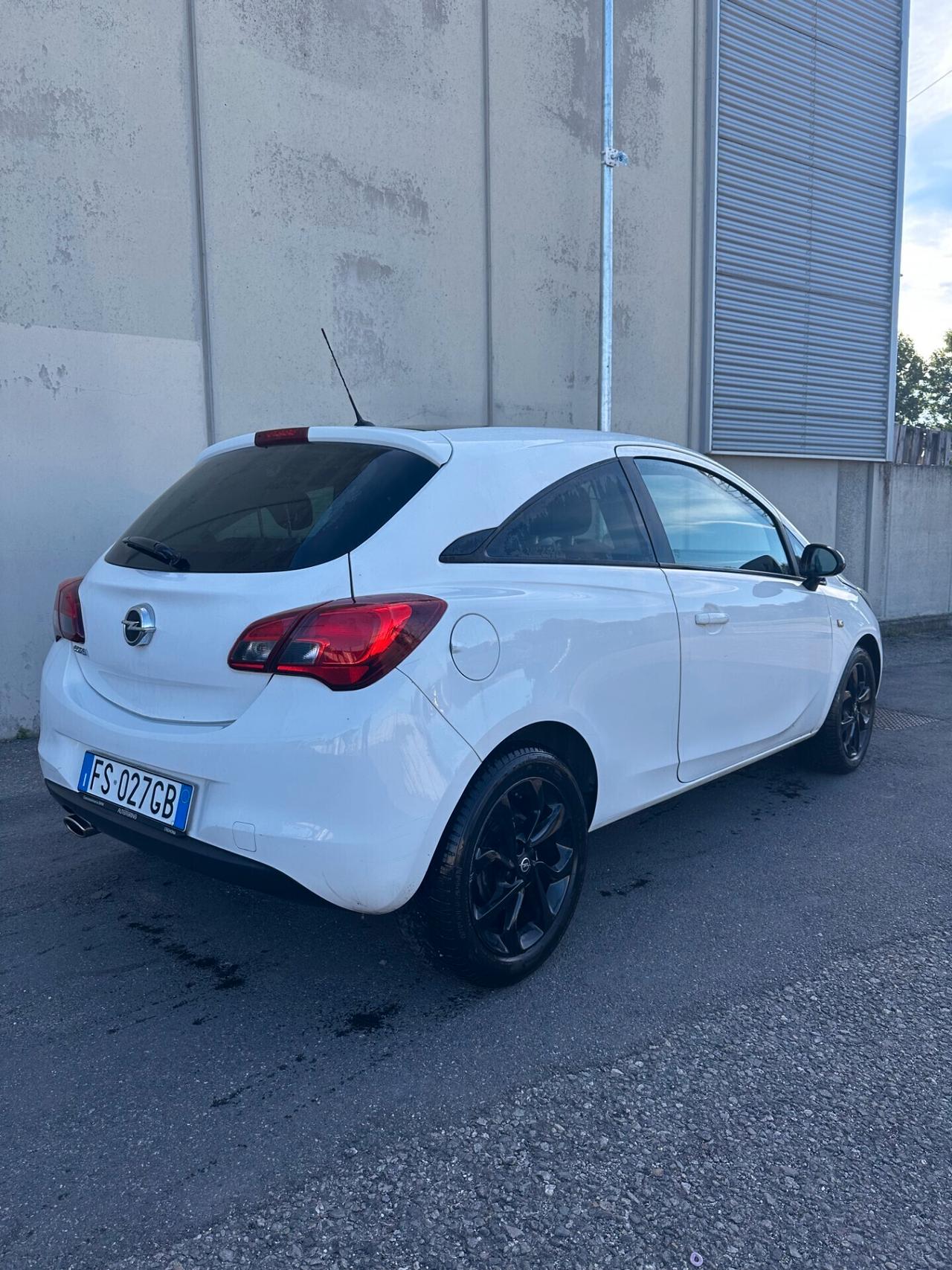 Opel Corsa 1.2 Coupé Black Edition