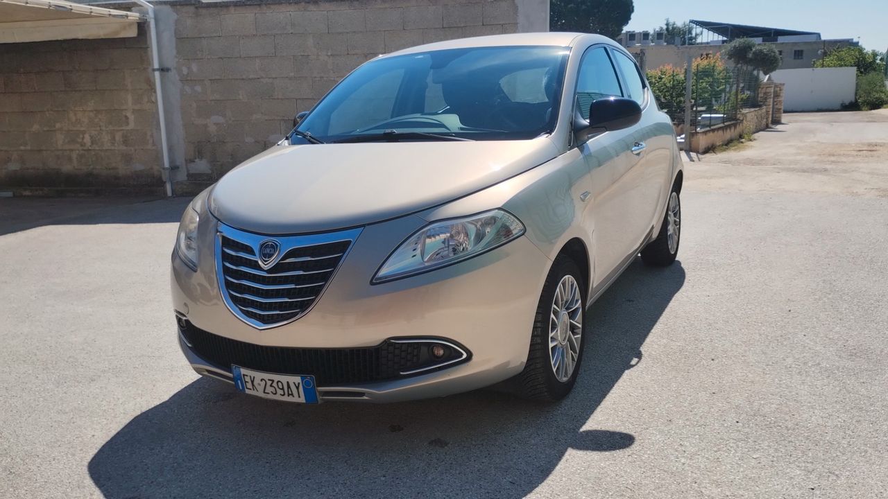 Lancia Ypsilon 1.3 MJT 16V 95 CV 5 porte S&amp;S Silver