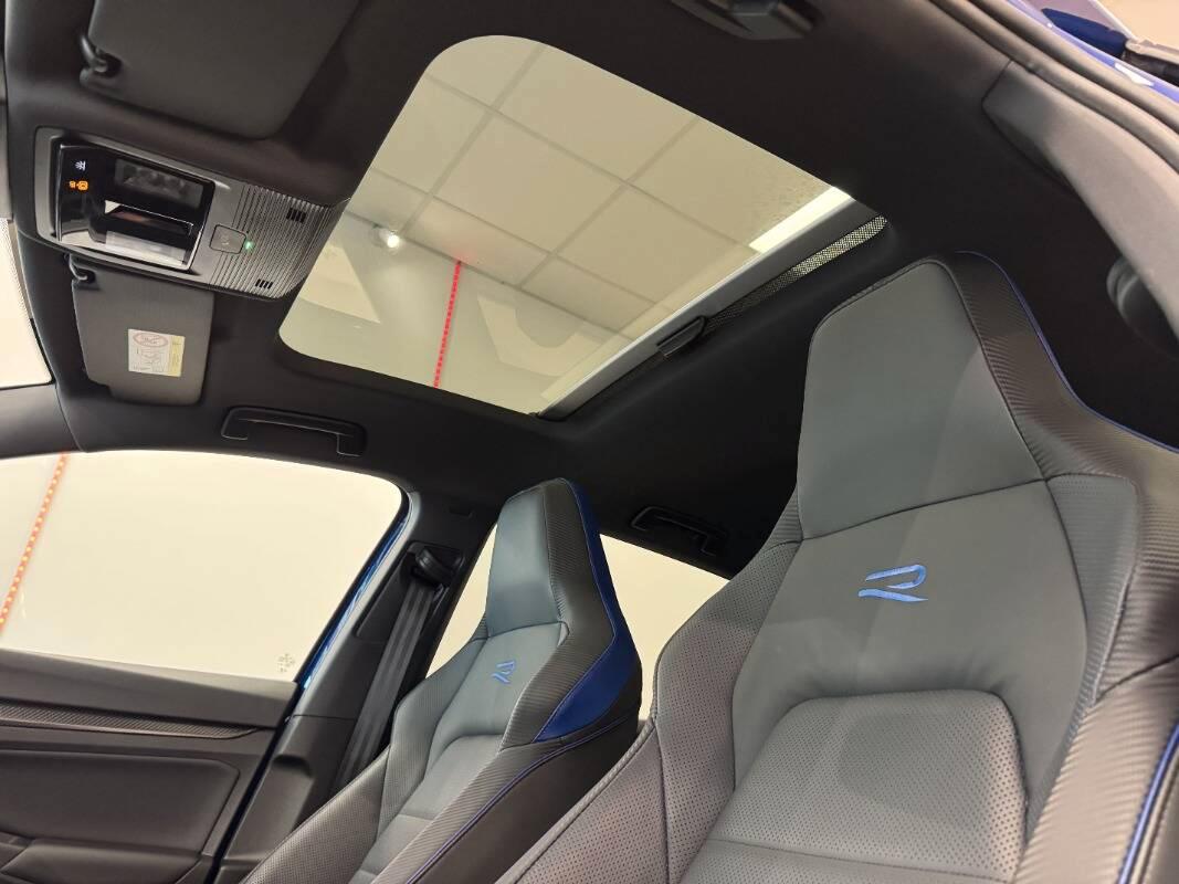 Volkswagen Golf Black Edition 2.0TSI 333cv - Akrapovic - Tetto - Pelle - Carbonio