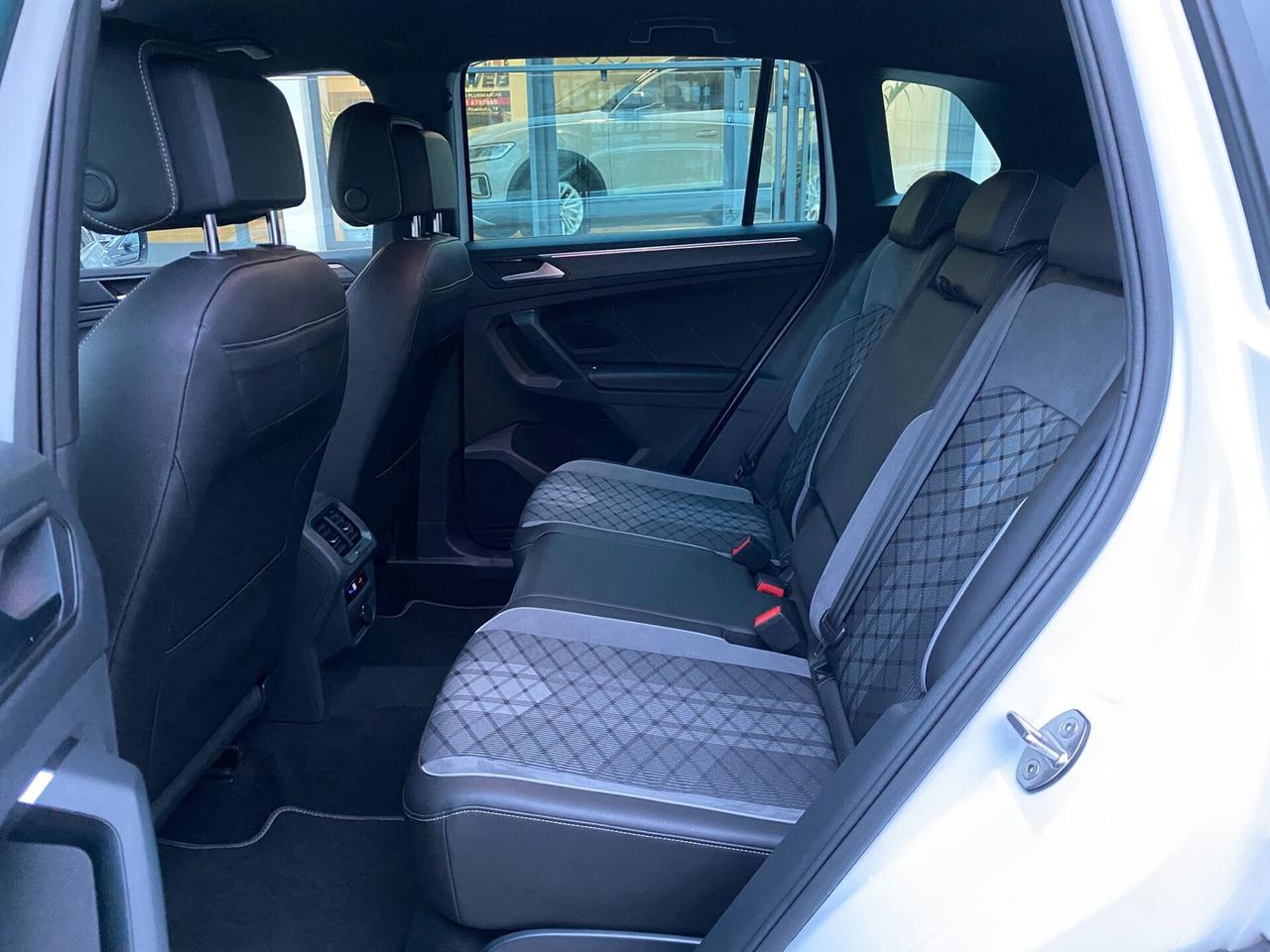 VOLKSWAGEN TIGUAN 2.0 TDI R-Line 4MOTION 2023