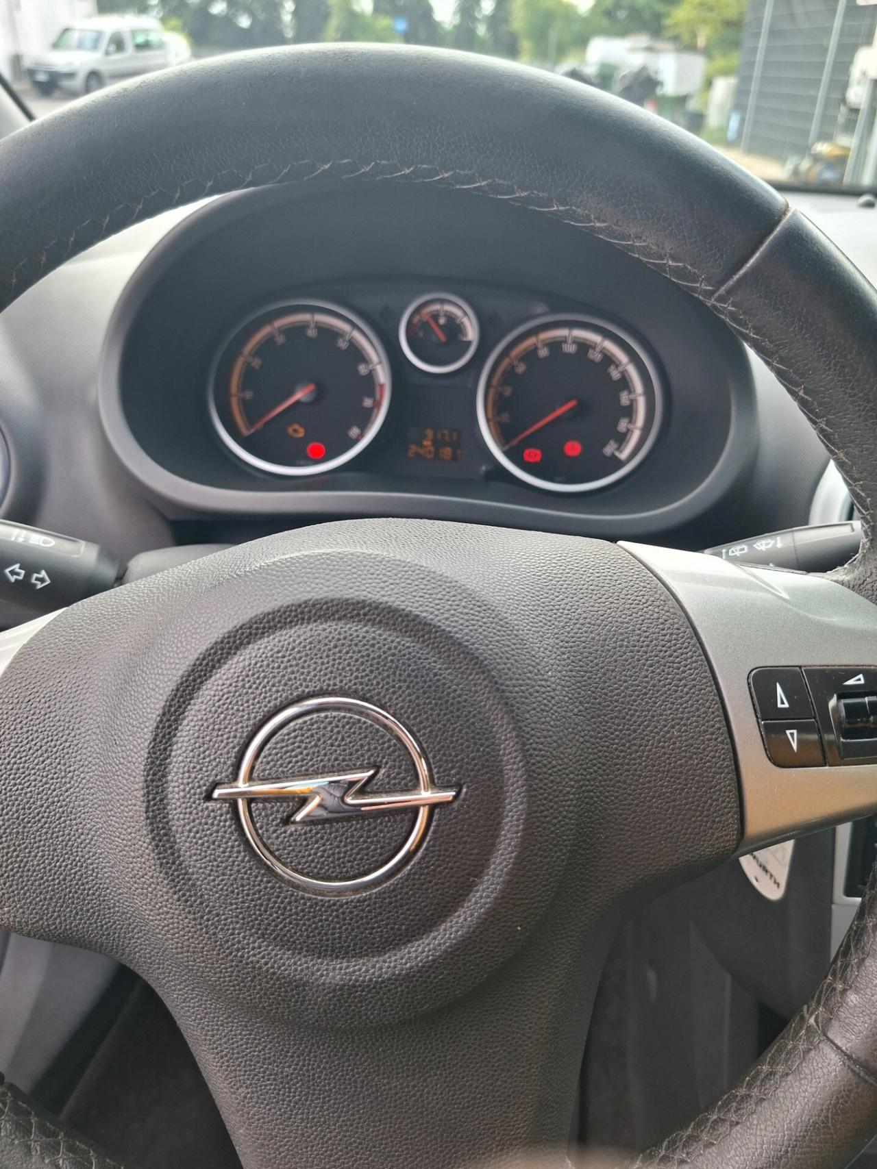 Opel Corsa 1.2 5 porte