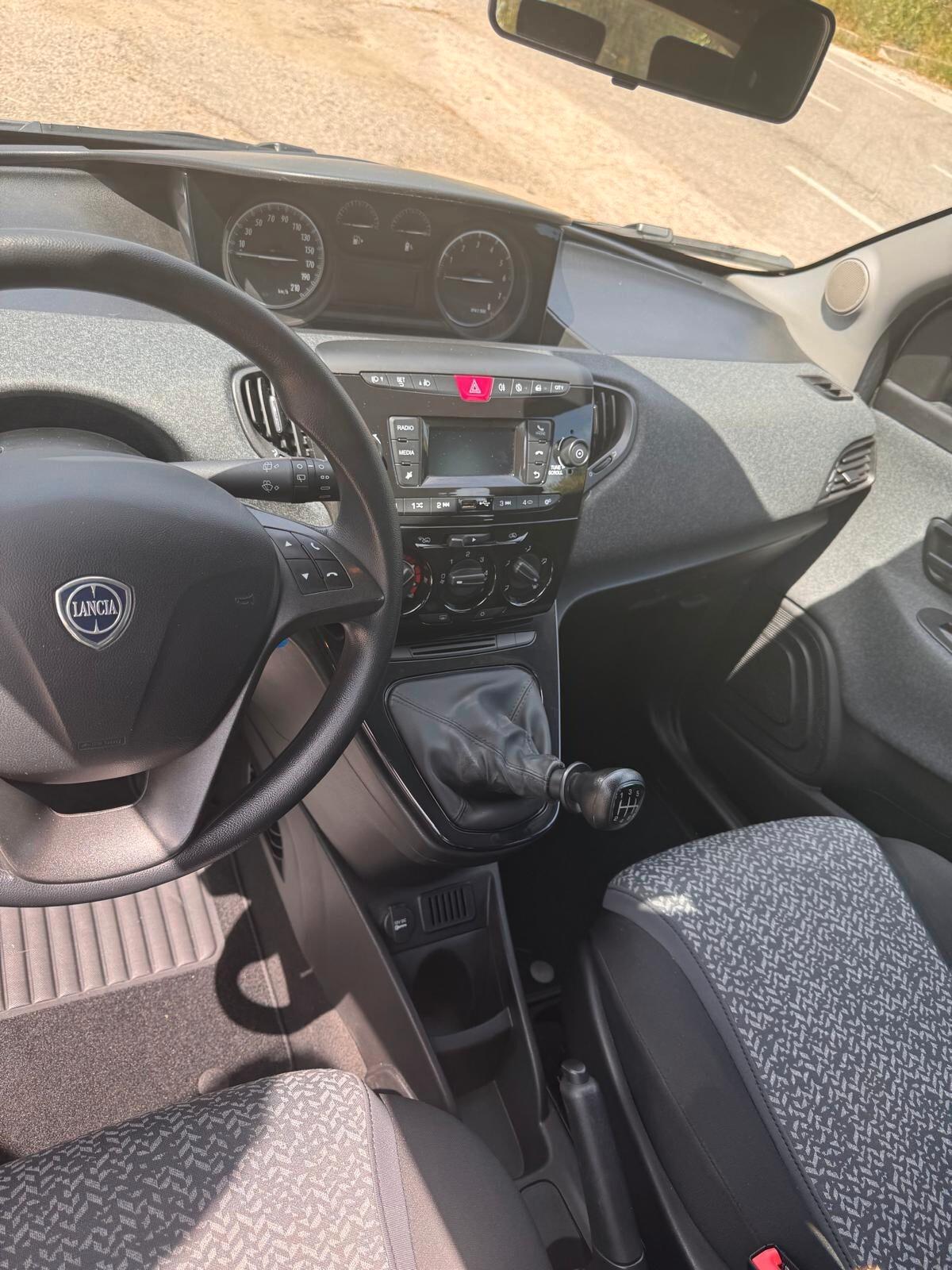 Lancia Ypsilon 1.0 FireFly 5 porte S&S Hybrid Silver Plus