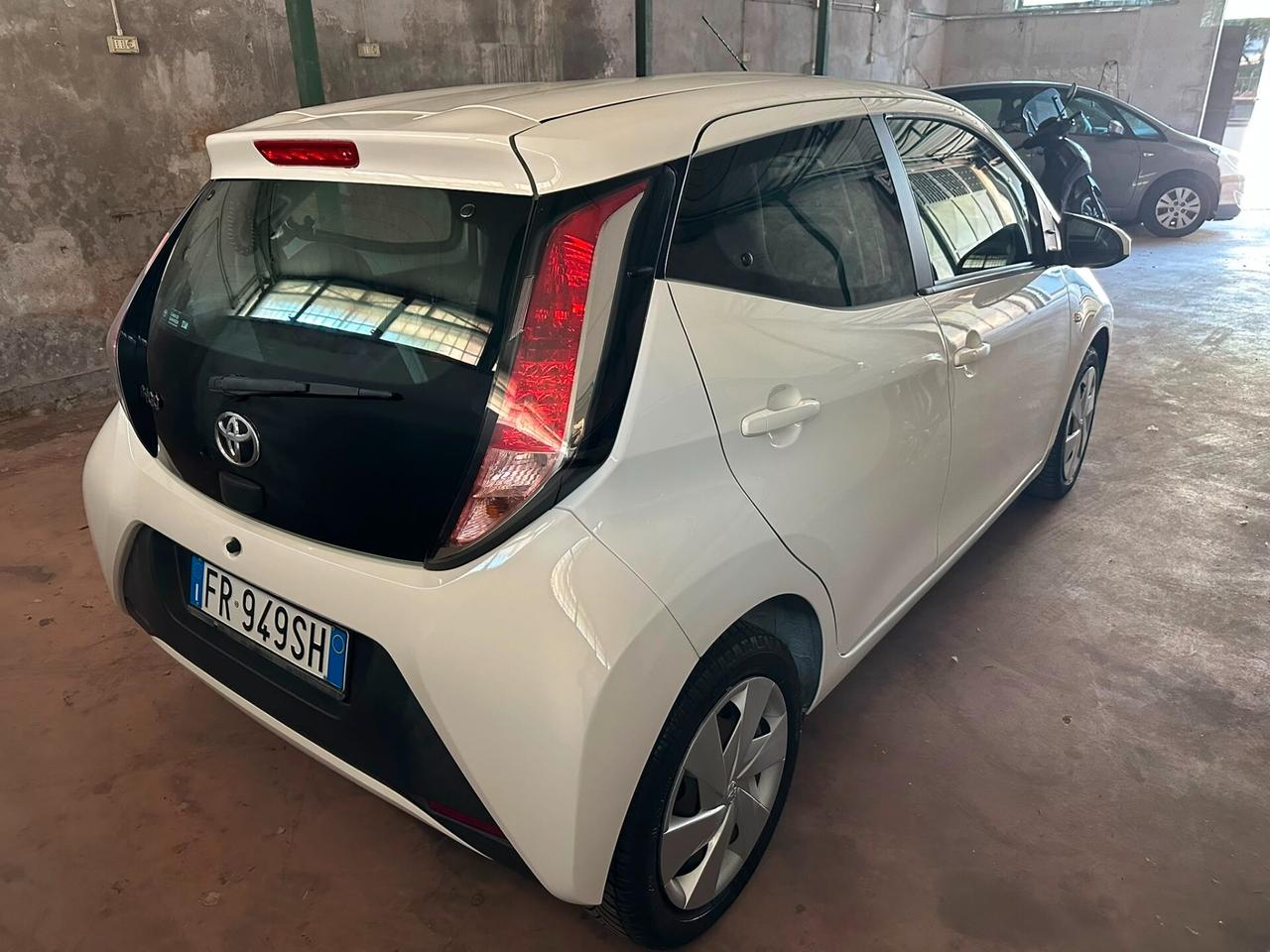 Toyota Aygo 1.0 VVT-i 72 CV 5 porte x-cool