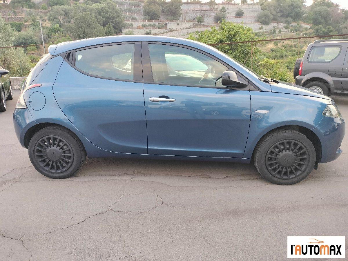 LANCIA - Ypsilon 1.0 firefly hybrid Silver s&s 70cv