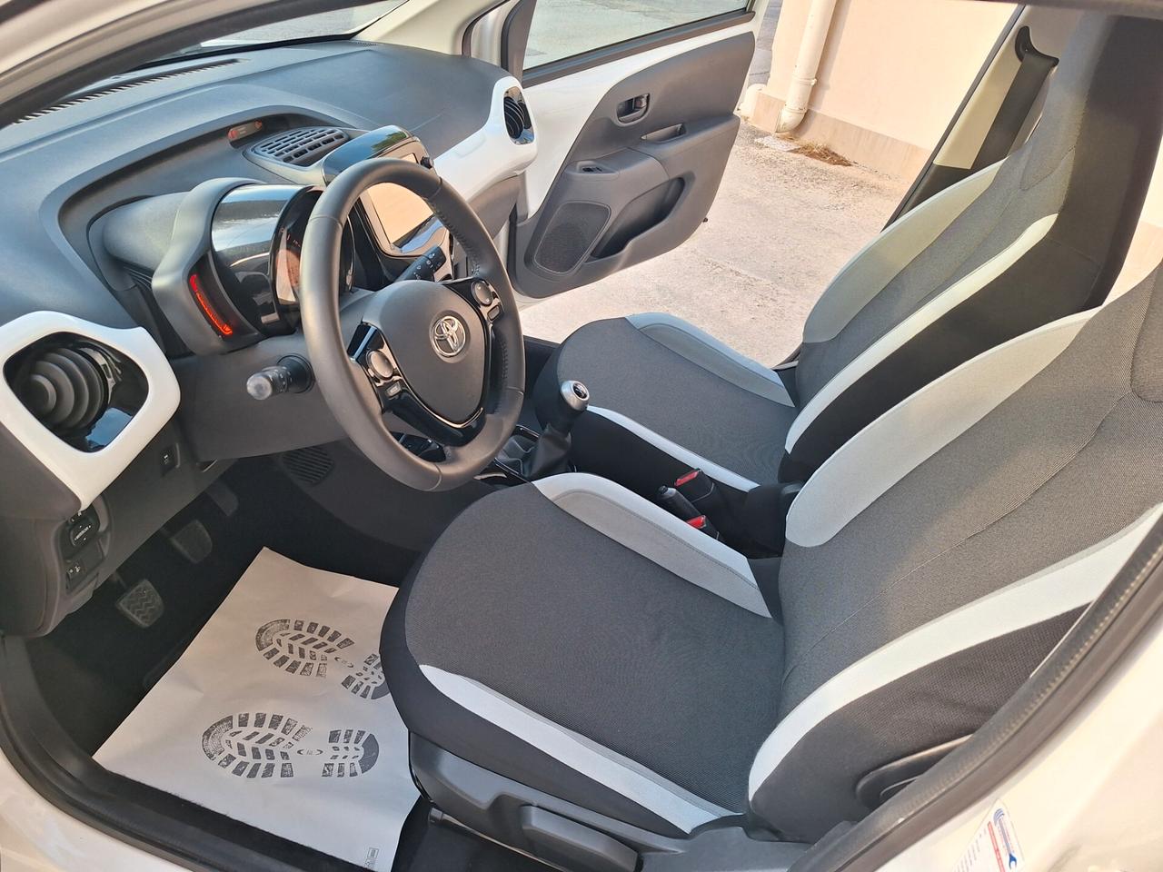Toyota Aygo 1.0 5 porte x-play PERFETTA FULL