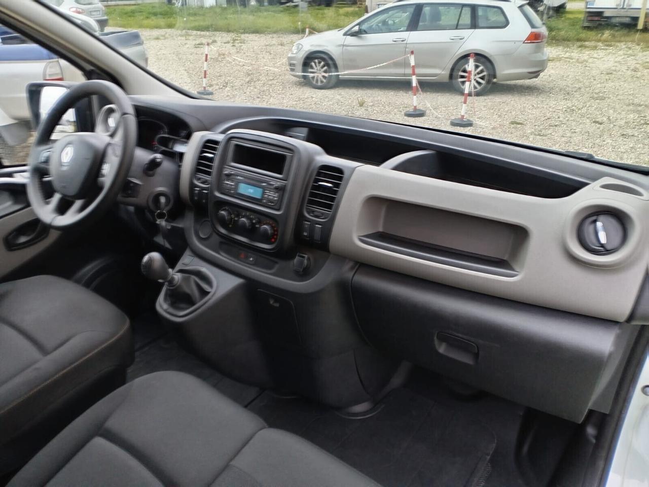 FURGONE CABINATO 3 POSTI RENAULT TRAFIC MOTORE SOSTITUITO