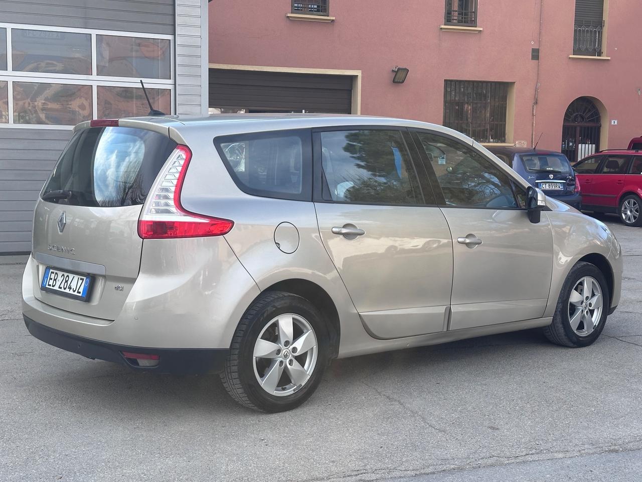 Renault Scenic Scénic 1.5 dCi 110CV Dynamique 7 posti Neopatentati