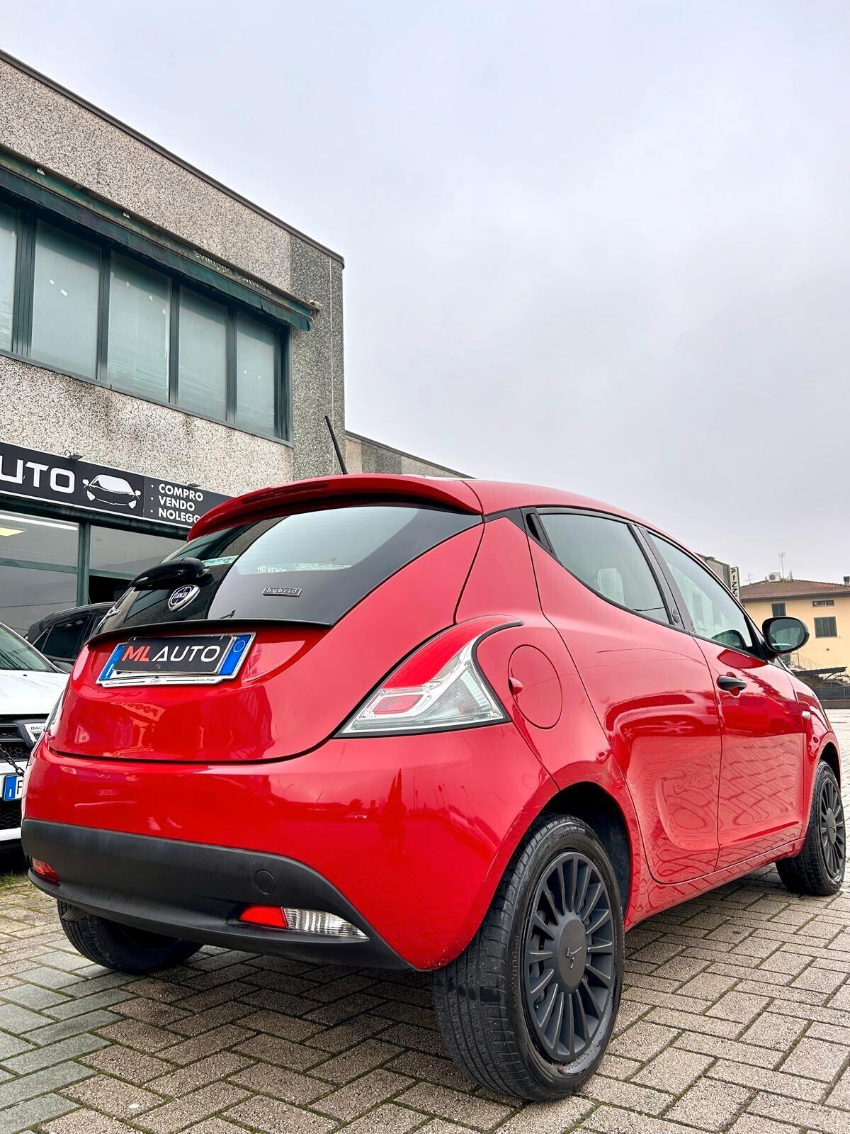 Lancia Ypsilon 1.0 FireFly 5 porte S&S Hybrid Ecochic Silver - ok neop.