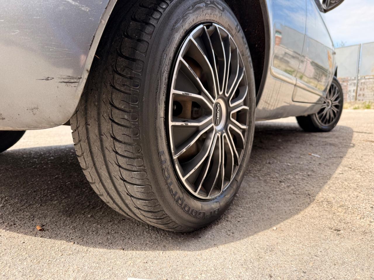 Lancia Ypsilon Restayling 1.2benz Full Perfett