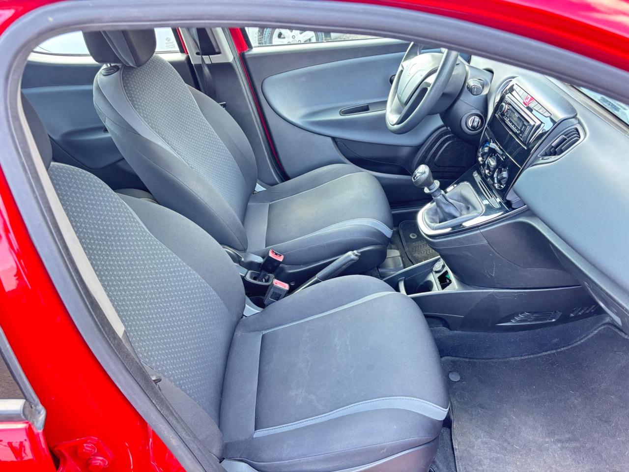 Lancia Ypsilon 1.2 69 CV 5 porte Silver