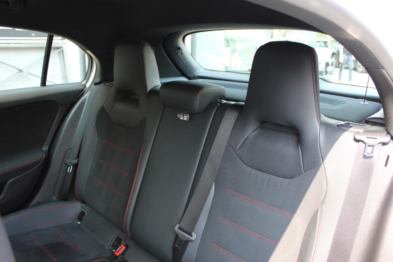 MERCEDES-BENZ A 180 AUTOMATIC BUSINESS AMG 7G-DCT TELECAMERA - NAVY