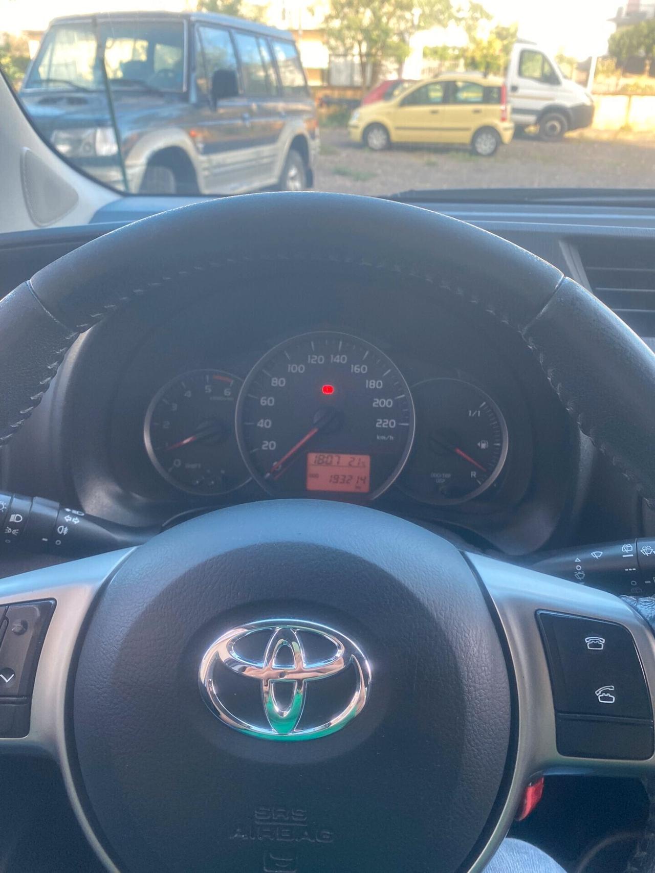 Toyota Yaris 1.4 D-4D 5 porte Lounge passaggio incluso