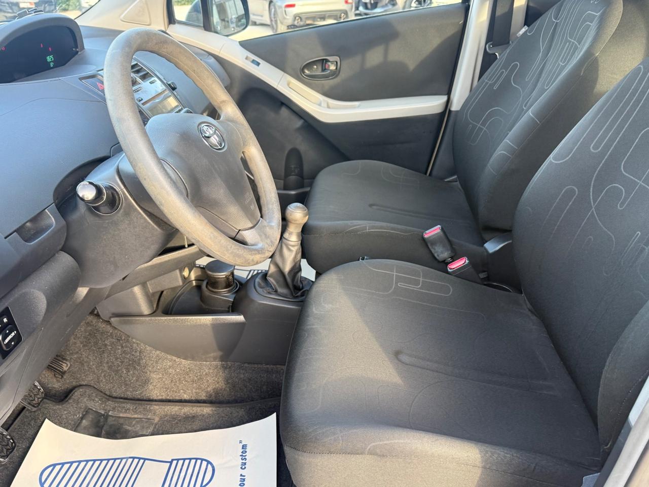 Toyota Yaris 1.0 5 porte Luxury pack