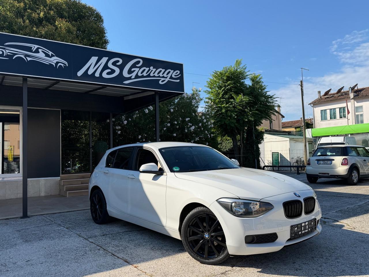 Bmw 114i 5p. Urban