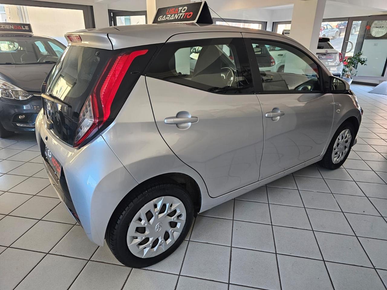 Toyota Aygo 1.0 VVT-i 72 CV 5 porte x-clusiv MMT