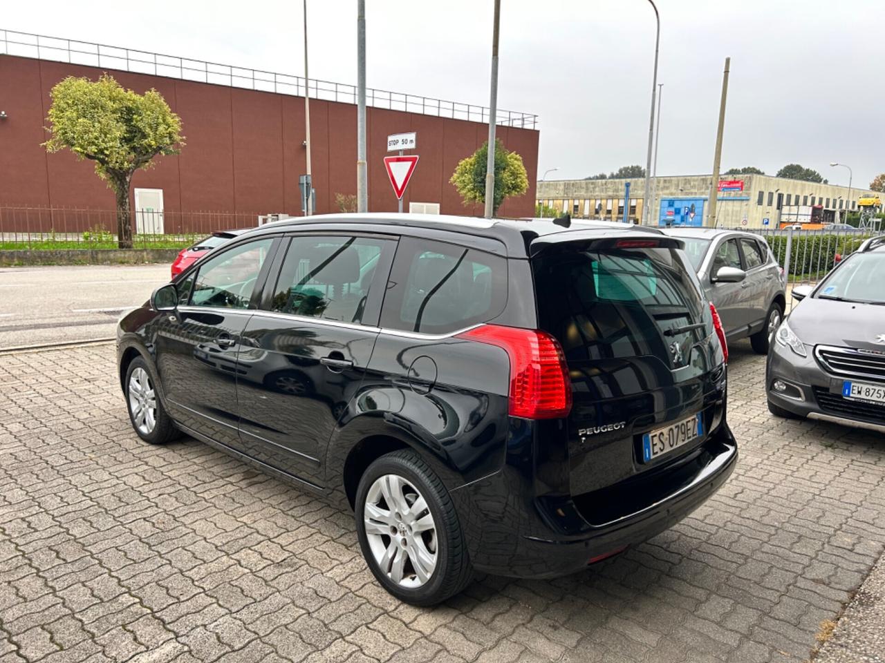 Peugeot 5008 2.0 HDi 150CV Allure 7 POSTI