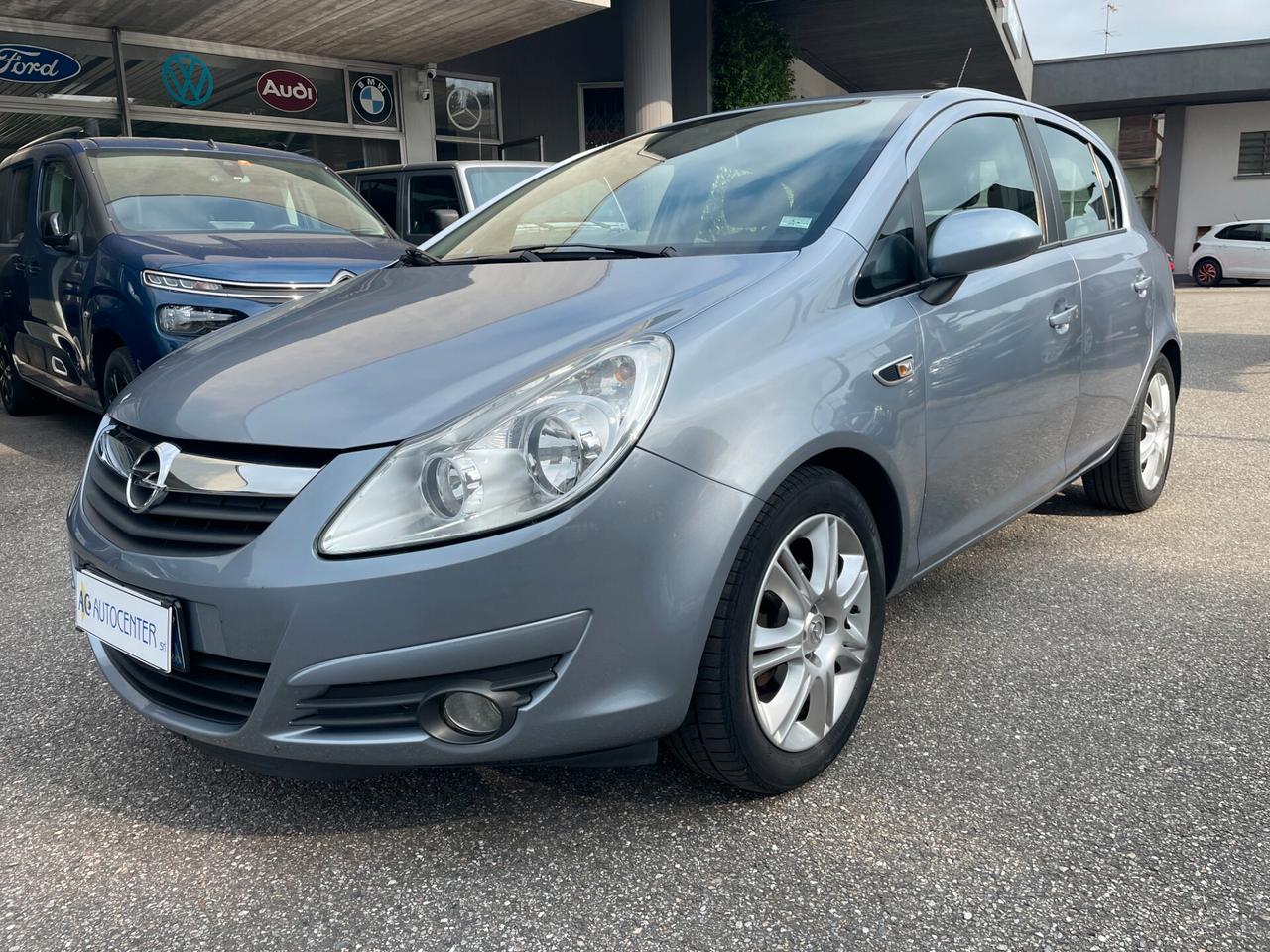 Opel Corsa 1.4 16V 5 porte Cosmo