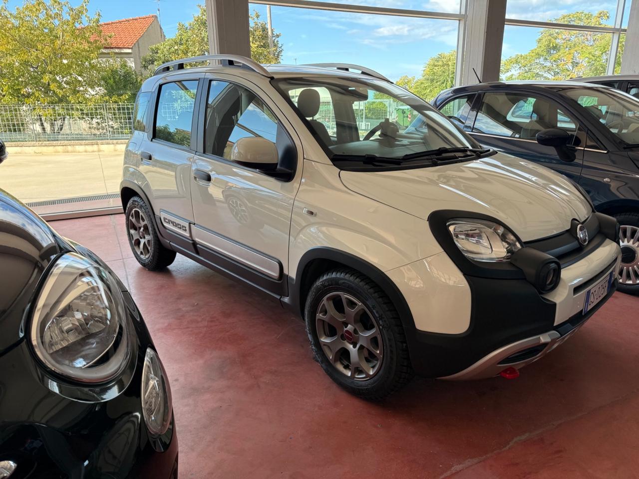 Solo da QUALITYCARS PESCARA Fiat Panda 1.0 FireFly S&S Hybrid City Cross