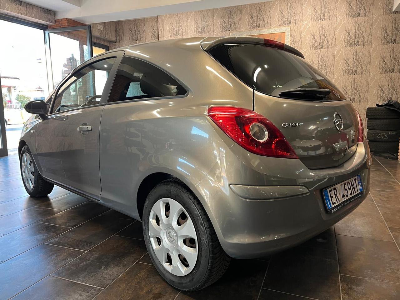 Opel Corsa 1.2 3 porte b-color