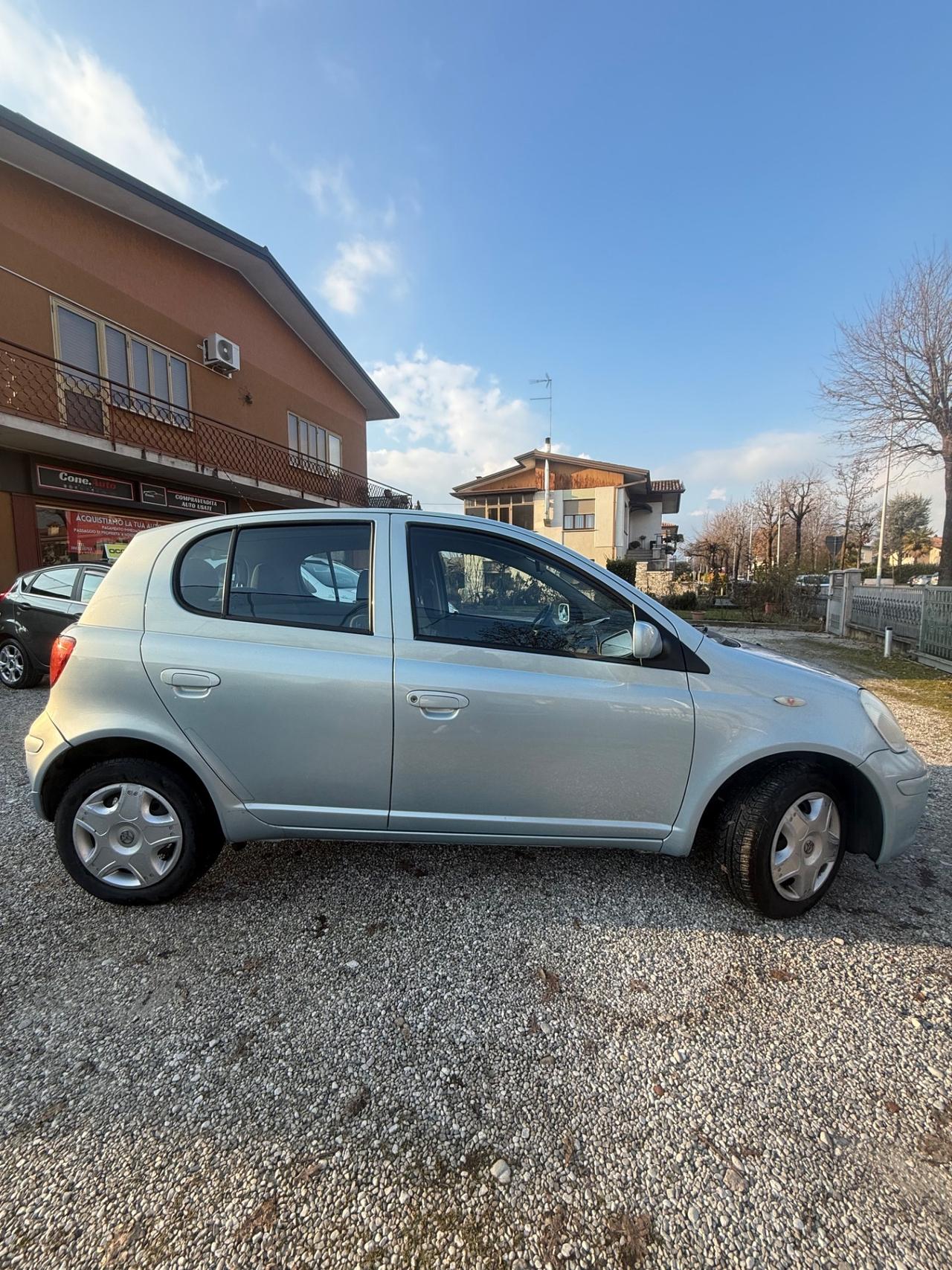 Toyota Yaris 1.0i 16V cat 5 porte Sol