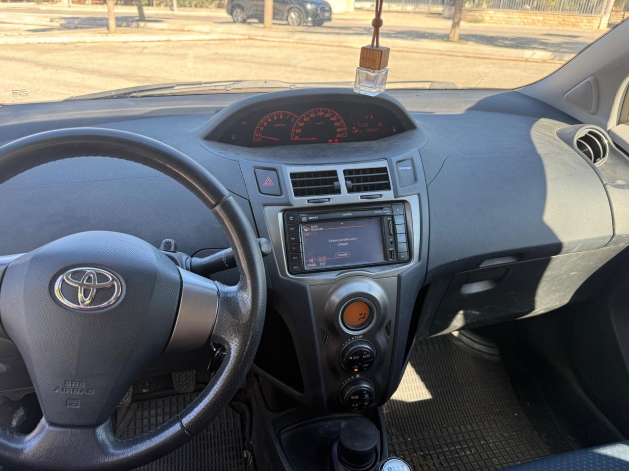 Toyota Yaris 1.0 5 porte sol