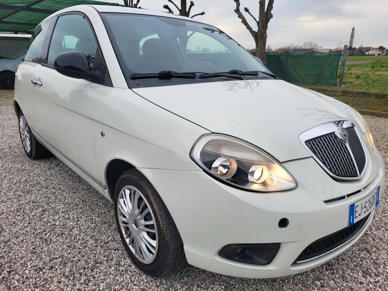 Lancia Ypsilon 1.3 MJT 75 CV Diva