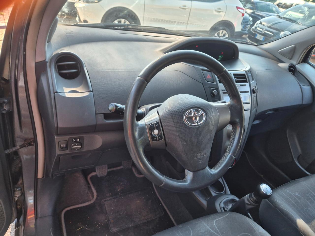 Toyota Yaris 1.0 5 porte Sol