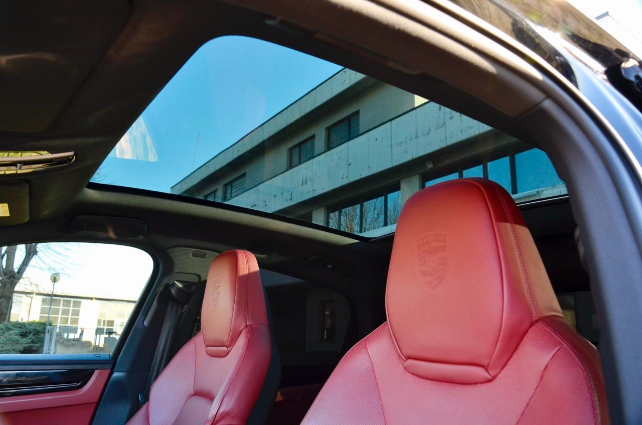 PORSCHE CAYENNE COUPE 3.0 PLUG-IN E-HYBRID 462cv TIPTRONIC, UFF ITALIANA, TETTO, BOSE, SPORT CHRONO, MATRIX, SCARICO, SOSPENSIONI PNEUMATICHE, ROSSO CARTIER, 21", PERMUTE
