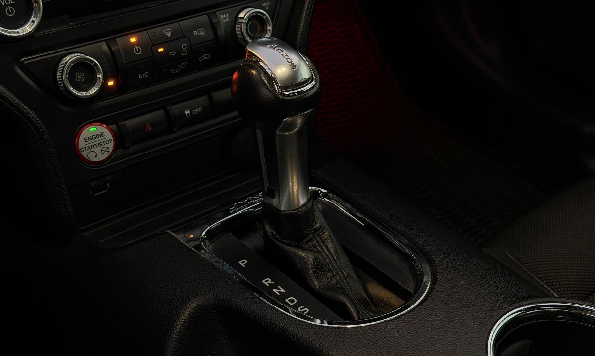 FORD - Mustang - V6 Coupé