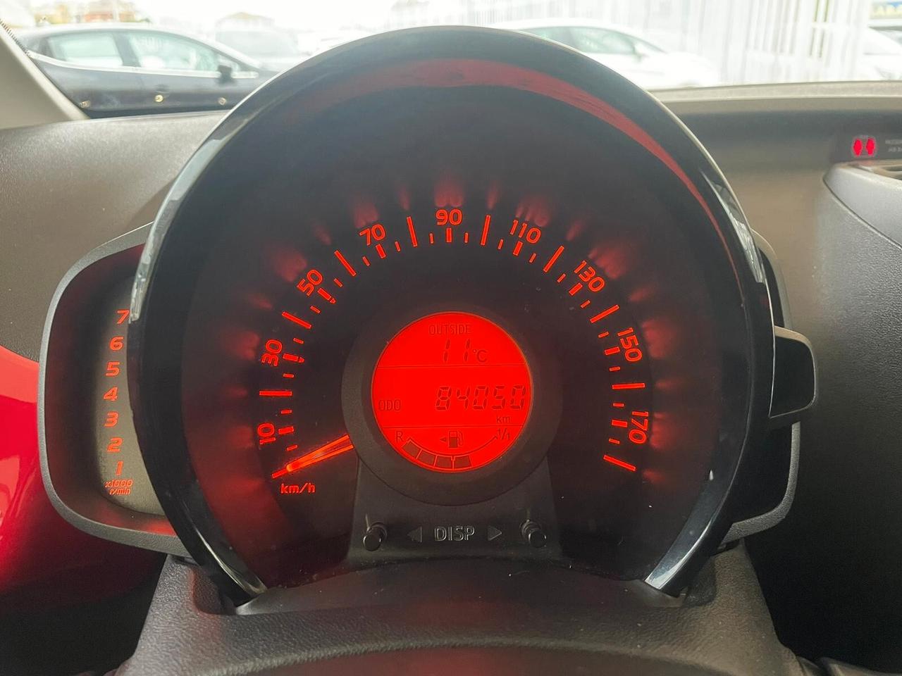 Toyota Aygo 1.0 VVT-i 69 CV 5 porte x-cite