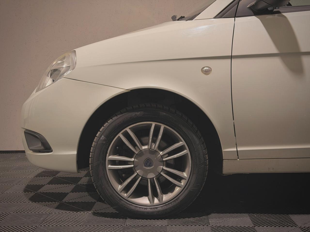 Lancia Ypsilon 1.2 Argento - NEOPATENTATI!