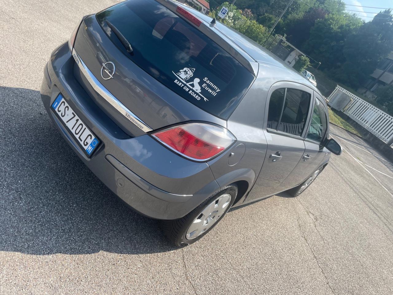 Opel Astra 1.6 16V Twinport 5 porte Cosmo