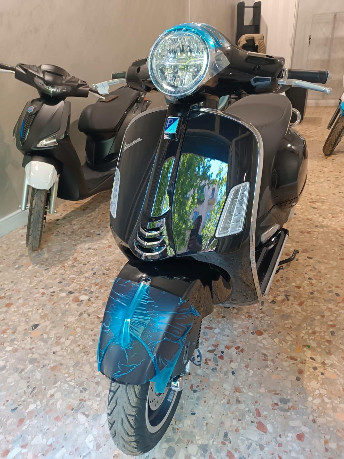 Piaggio Vespa 310 GTS hpe