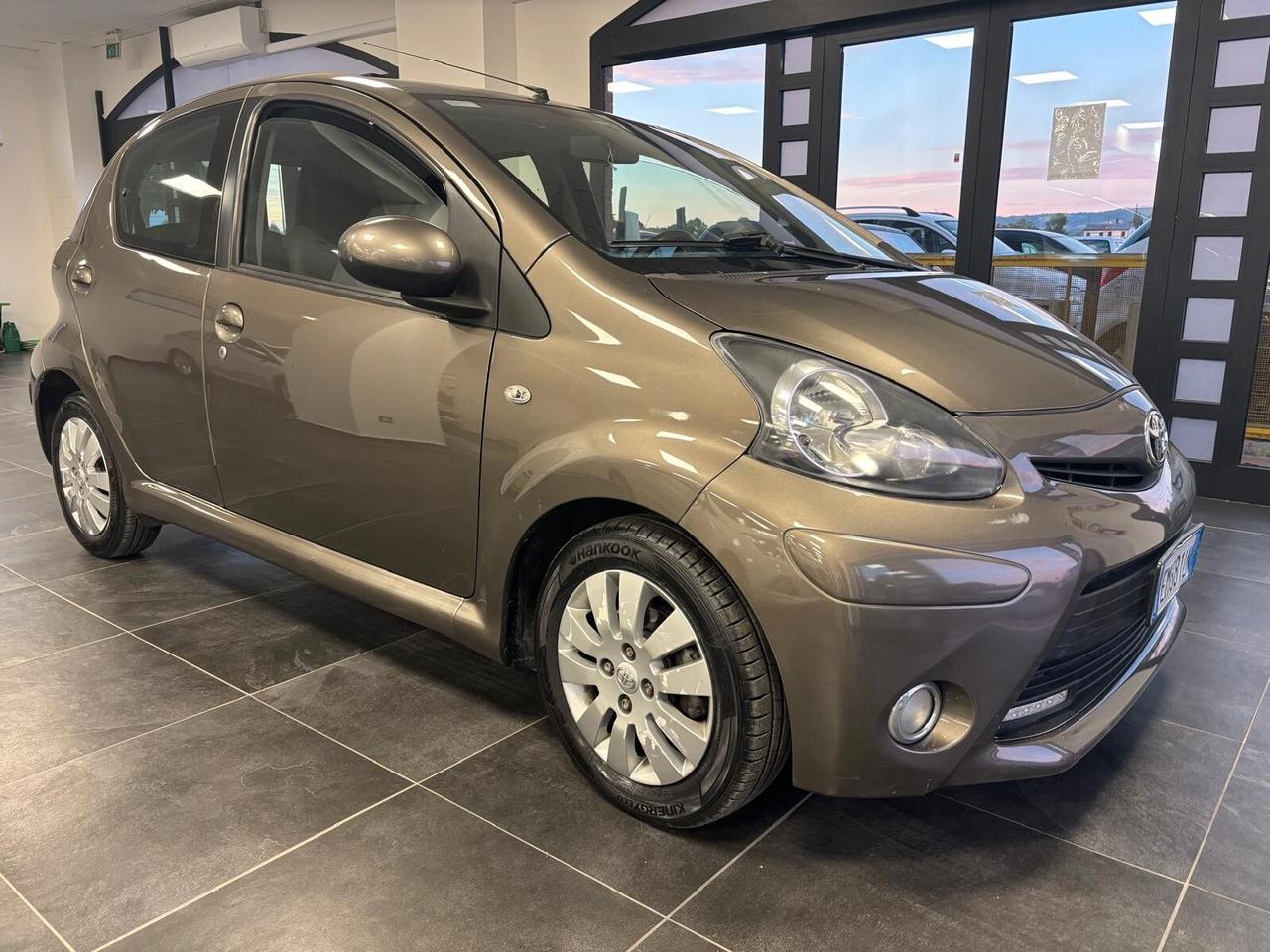 TOYOTA AYGO ANNO 2012 BZ 1.0 ADATTA NEOPATENTATI KM 90 MILA