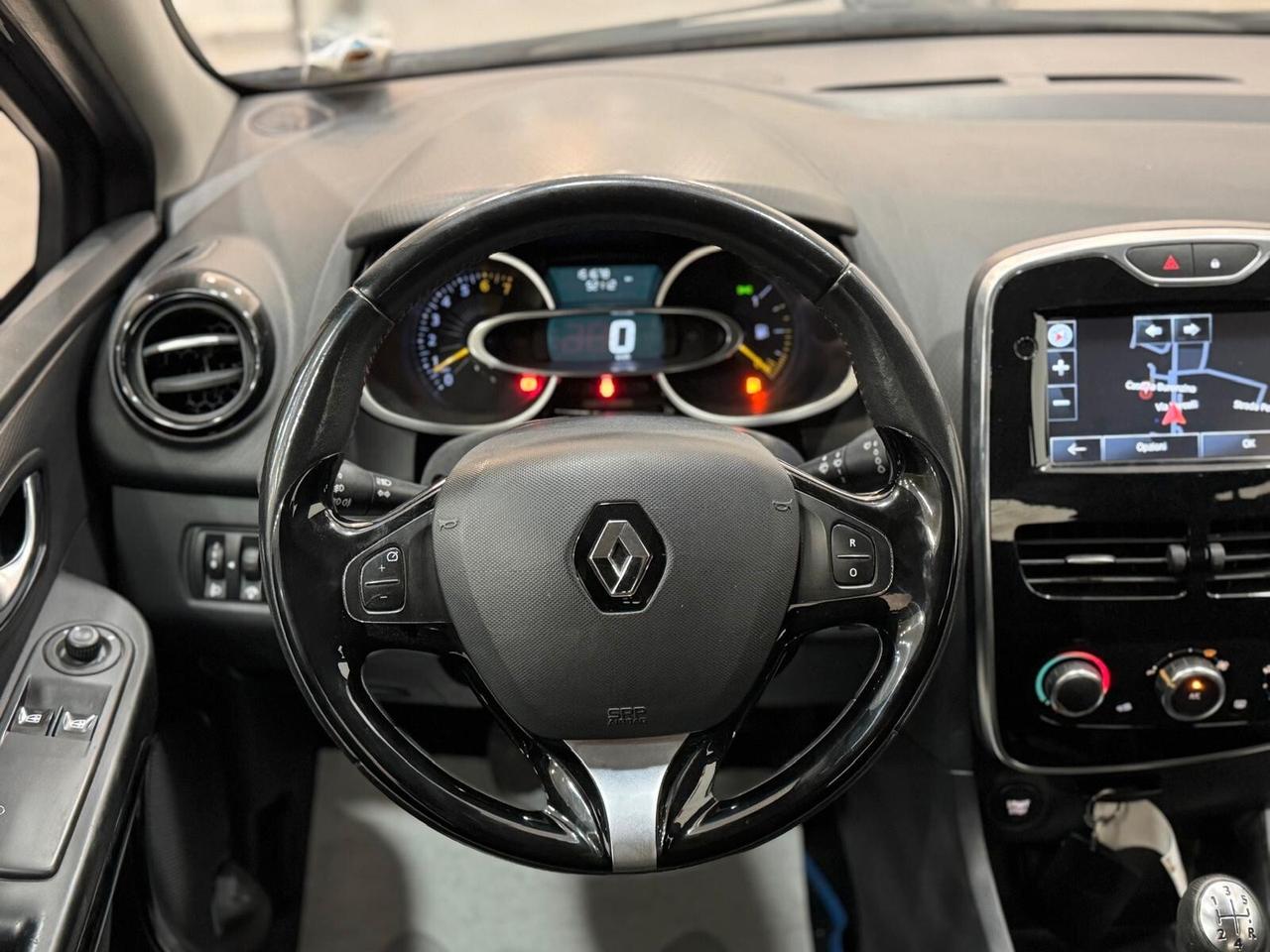 Renault Clio 1.2 73 CV COSTUME NATIONAL