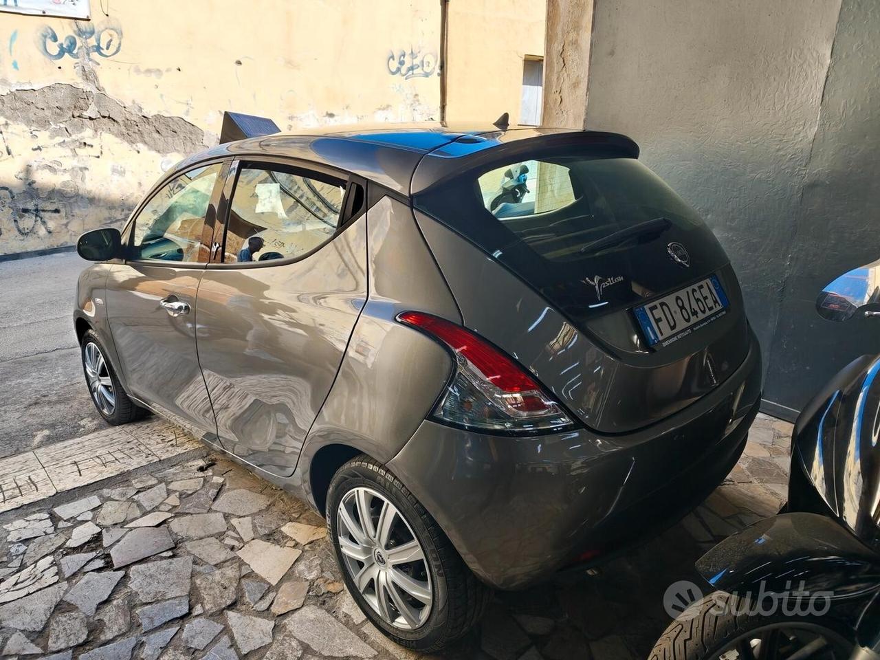 Lancia Ypsilon 1.2 69 CV 5 porte Silver