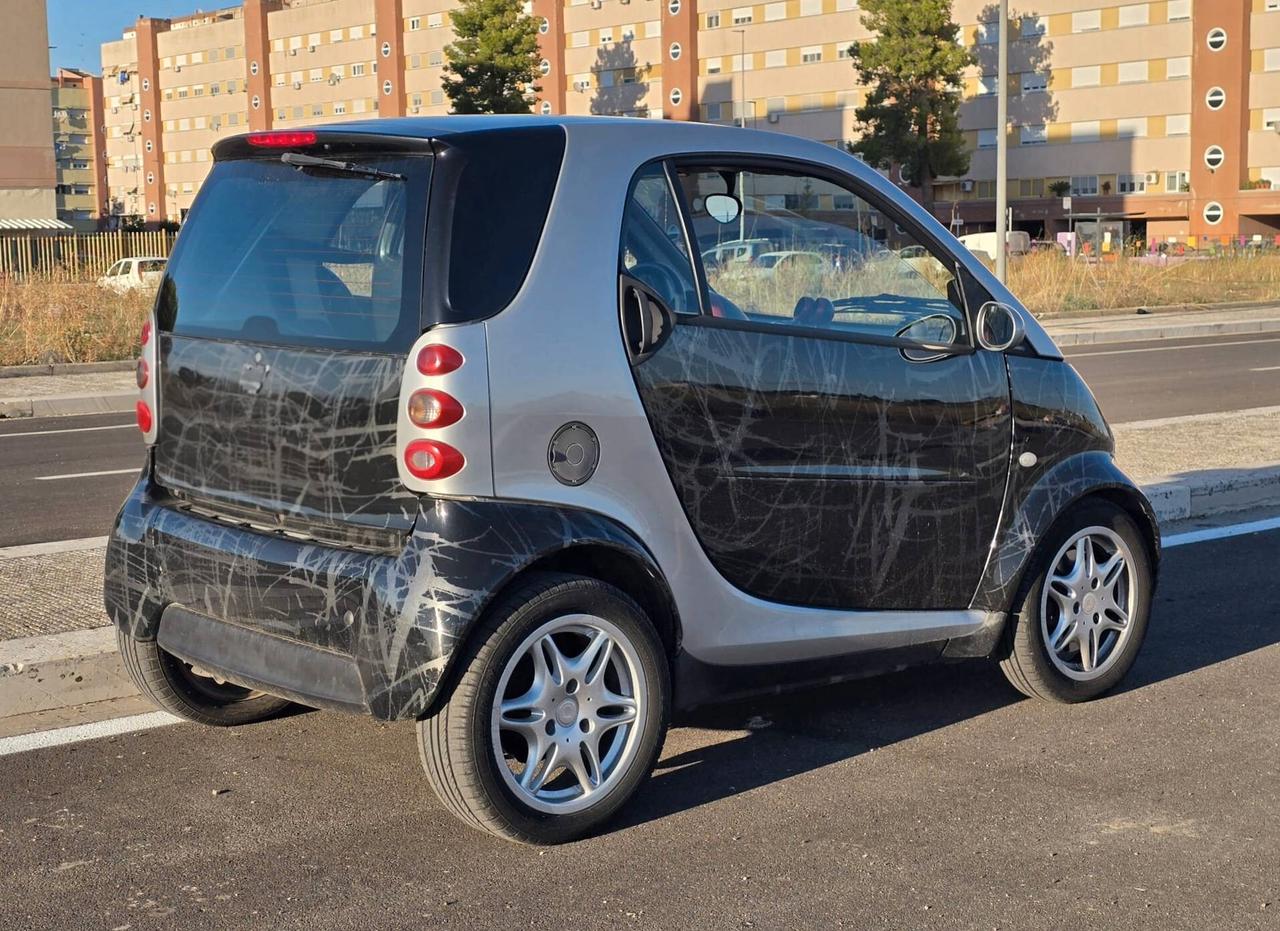 Smart 700 city-coupé pure (45 kW)