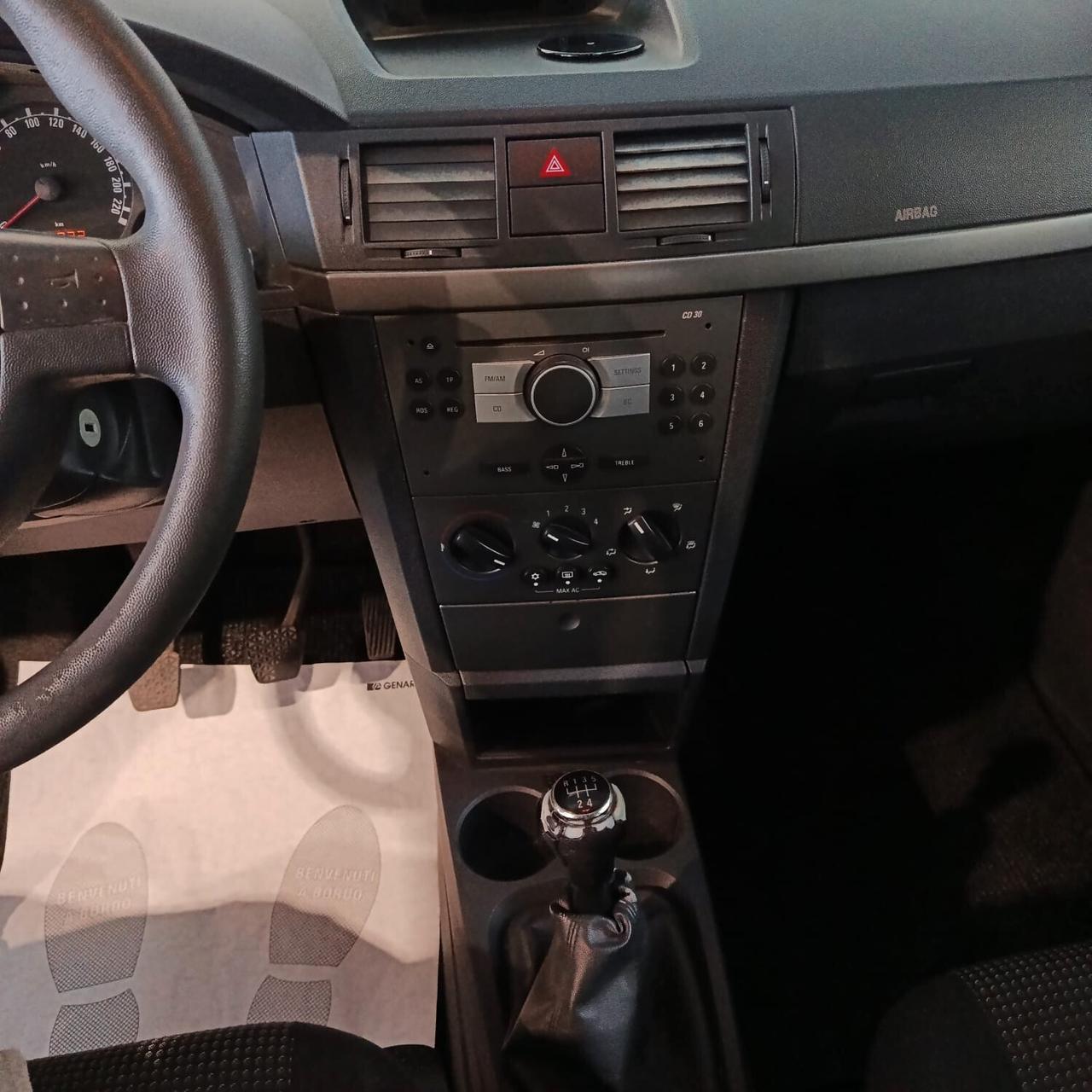 Opel Meriva 1.4 BENZINA NEOPATENTATI