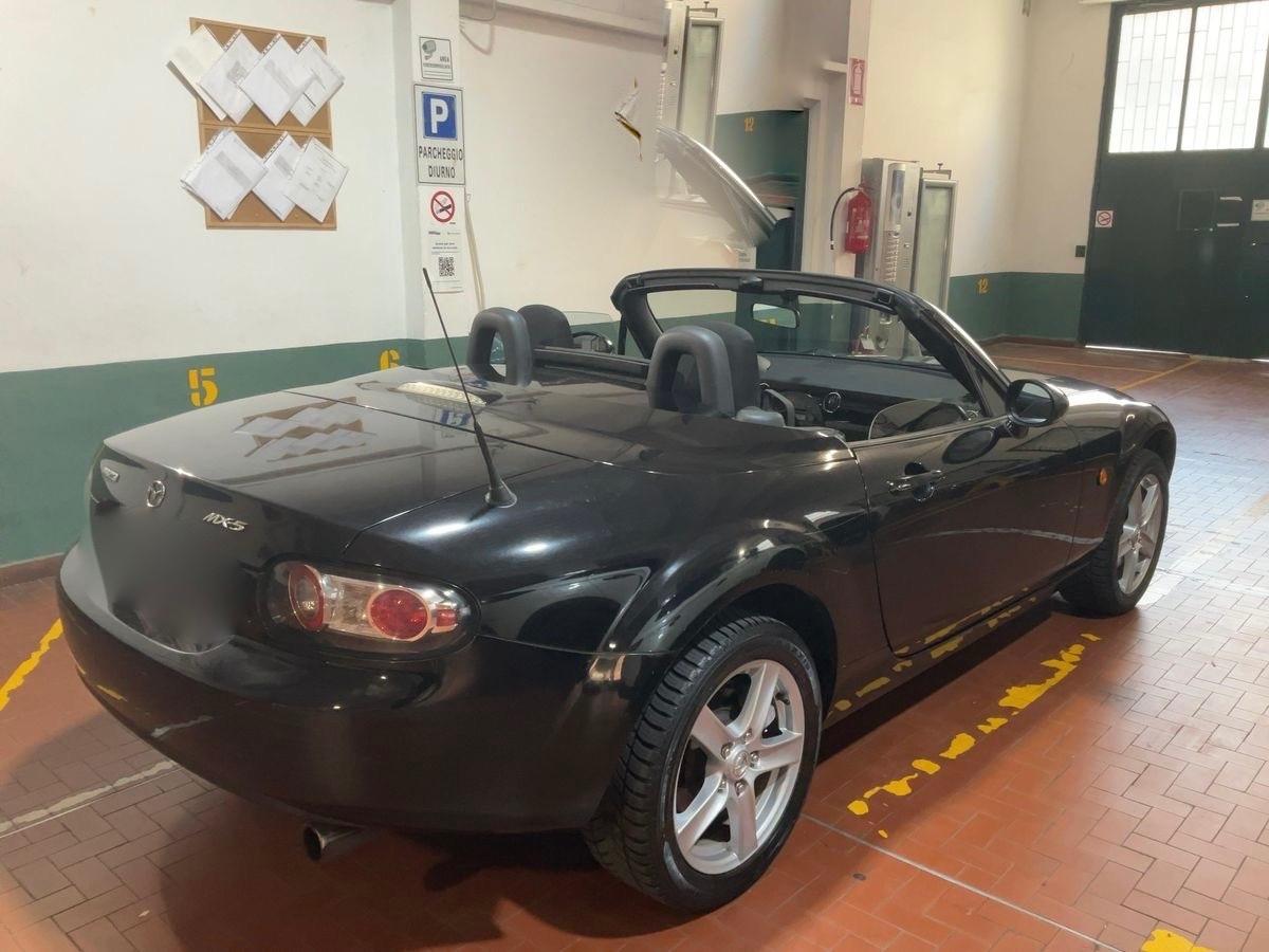 Mazda MX-5 Roadster Coupé 1.8L Wind