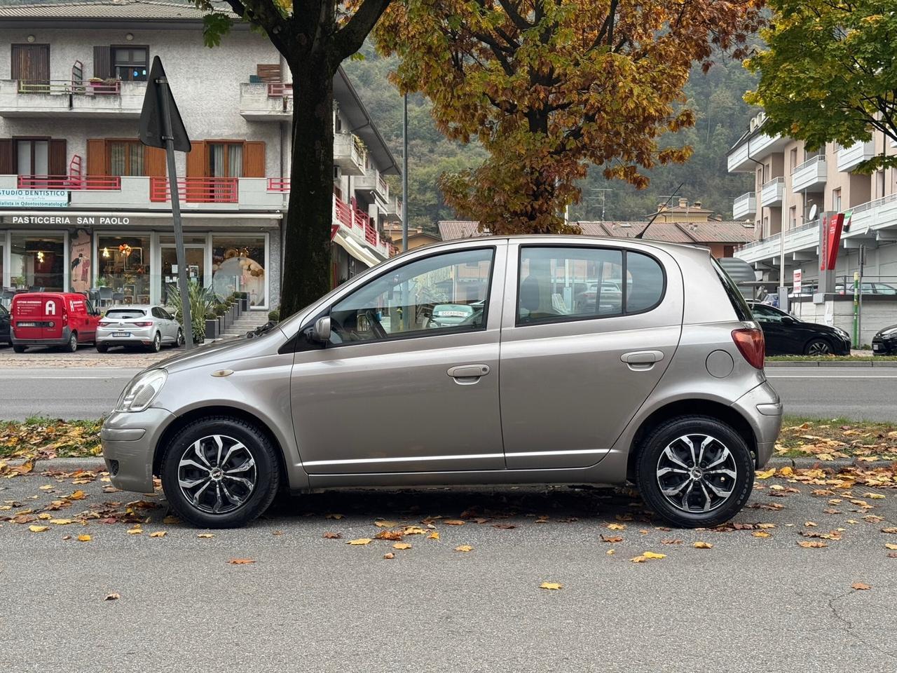 Toyota Yaris 1.0i 16V cat 5 porte OK NEOPATENTATI