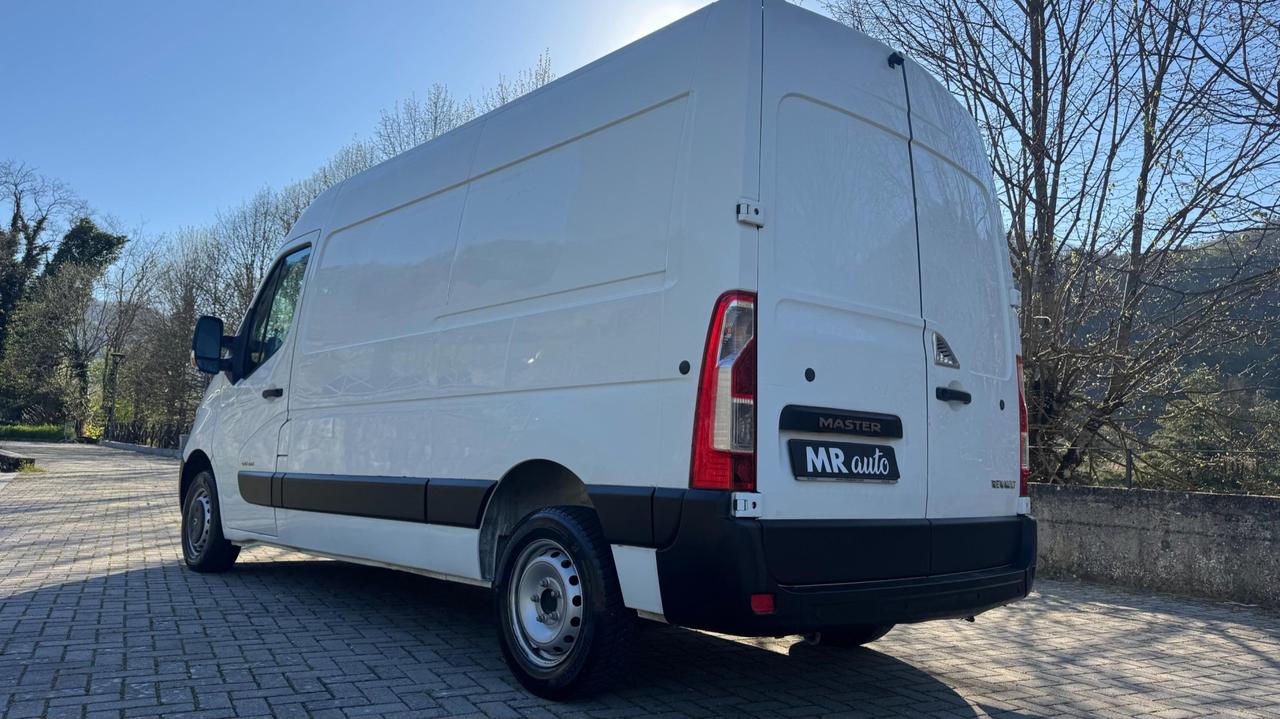 RENAULT Master T33 2.3 dci 125cv L2H2 E5