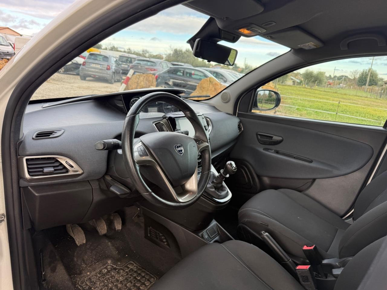 Lancia Ypsilon 1.0 FireFly 5 porte S&S Hybrid Ecochic Gold